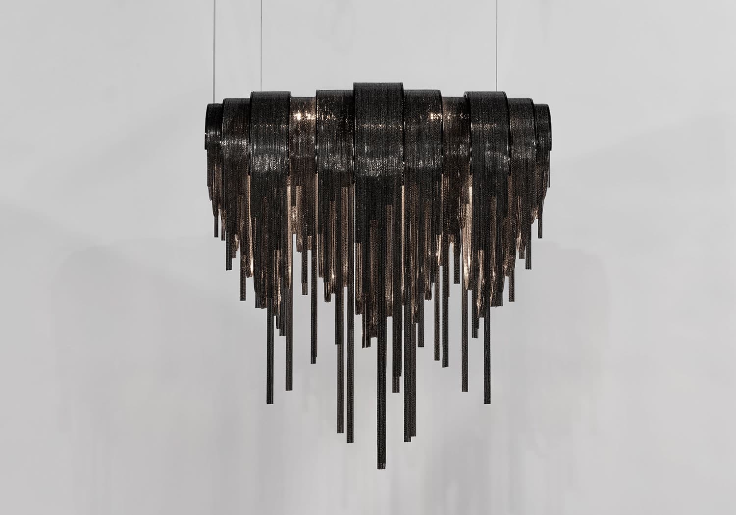 VOLVER Medium Linear Chandelier by Terzani